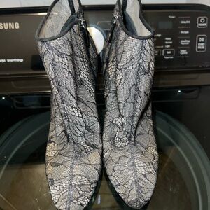 Elegant Lace Ankle Boots - Black and Gray